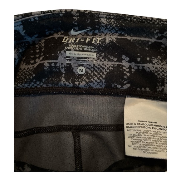 Nike DRI-FIT Black and Gray Cropped leggings Size Medium - Picture 3 of 3